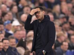 Chelsea utrpela vážne zranenie proti Man Utd, keď bol Liam Rosenior nútený urobiť skorú zmenu Chelsea utrpela vážne zranenie proti Man Utd, keď bol Liam Rosenior nútený urobiť skorú zmenu