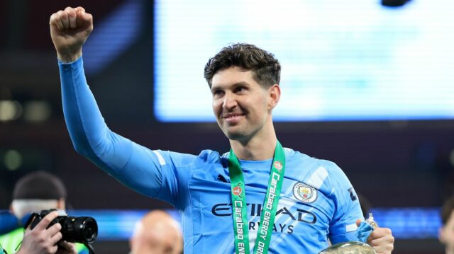 Chelsea vyzvala, aby podpísala hviezdu Manchestru City po tom, čo Liam Rosenior