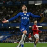 Pedro Neto reaguje počas prehry Chelsea s Manchestrom United