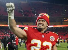 Chiefs hviezda bola takmer vymenená do New York Giants predtým, ako dostala zníženie platu, aby zostala v Kansas City New York Giants sa pokúsili vymeniť za linebackera Kansas City Chiefs Drue Tranquill