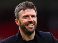 Cieľ Man Utd dosiahne dohodu niekoľko dní po spojení s prestupom na Old Trafford MANCHESTER, ANGLICKO - 15. marca: Hlavný tréner Manchestru United Michael Carrick oslavuje počas zápasu Premier League medzi Manchestrom United a Aston Villou na Old Trafford 15. marca 2026 v Manchestri v Anglicku. (Foto: Marc Atkins/Getty Images)