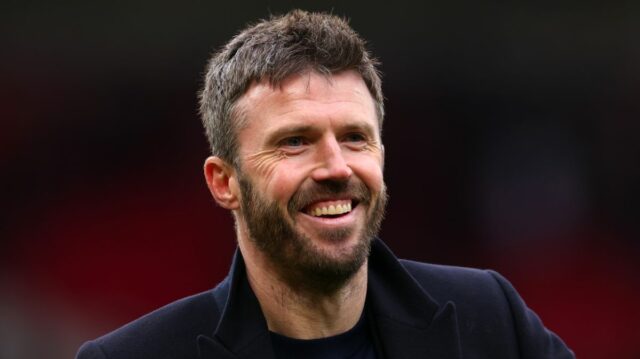 MANCHESTER, ANGLICKO - 15. marca: Hlavný tréner Manchestru United Michael Carrick oslavuje počas zápasu Premier League medzi Manchestrom United a Aston Villou na Old Trafford 15. marca 2026 v Manchestri v Anglicku. (Foto: Marc Atkins/Getty Images)