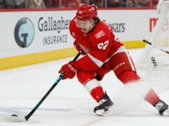 Cieľom Red Wings je posilniť nádeje na play-off v domácom finále proti diablom NHL: Philadelphia Flyers v Detroite Red Wings