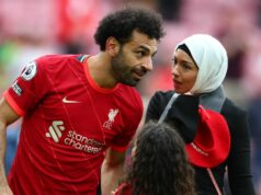 Čistý majetok Mo Salaha, sťažnosť manželky na neho a dom, ktorý „vyzerá ako nemocnica“ Egyptský útočník Liverpoolu Mohamed Salah pózuje pri príchode, aby sa 19. augusta 2025 zúčastnil na odovzdávaní cien Asociácie profesionálnych futbalistov (PFA) 2024-2025 v Opera House v Manchestri v severnom Anglicku.
