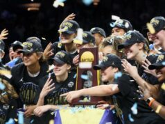 Čitatelia LA Times oslavujú zisk ženského basketbalového titulu UCLA Čitatelia LA Times oslavujú zisk ženského basketbalového titulu UCLA