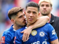 Čo povedal Calum McFarlane, aby rozosmial Enza Fernandeza a kľúčovú lekciu prestupu Chelsea za 107 miliónov libier Enzo Fernandez oslavuje