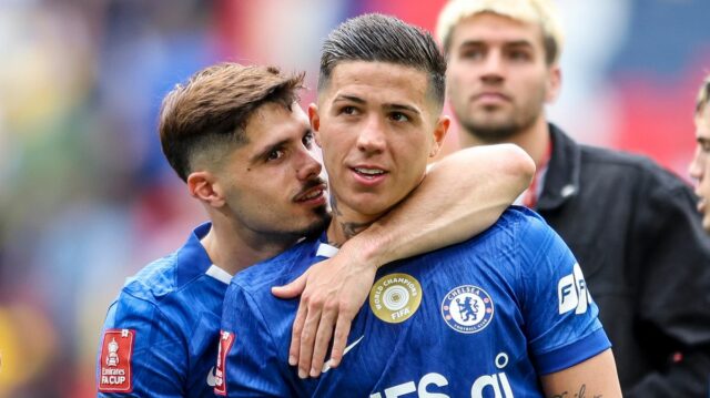 Enzo Fernandez oslavuje