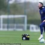 V porovnaní so šialenstvom jeho posledného zápasu na čiare sa tréningové ihrisko Tottenhamu muselo zdať pre Roberta De Zerbiho ako more pokoja.