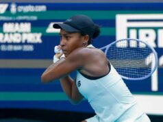 Coco Gauff prijíma čestné „nové jazvy“, zatiaľ čo ticho končí takmer 7-mesačné čakanie Miami Open Uvádza Itau 2026 – 27. marca Miami, Florida – 27. marca: hrajte, reagujte a oslavujte počas finálového zápasu ženskej dvojhry medzi Arynou Sabalenkovou a Coco Gauff z USA v deň 12 Miami Open na Hard Rock Stadium 27. marca 2026 v Miami na Floride, Spojené štáty americké. Autorské práva: xLatinxSportxImagesx