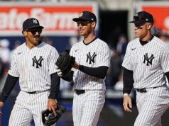 Cody Bellinger urobil akrobatický úlovok v zápase Yankees home opener vs. Marlins Cody Bellinger urobil akrobatický úlovok v zápase Yankees home opener vs. Marlins