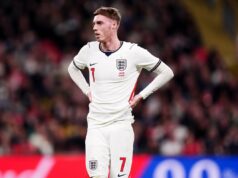 Cole Palmer a Phil Foden poškodili svoje nádeje na majstrovstvá sveta, keď sa Anglicko prepadlo do nešťastnej porážky od Japonska Kaoru Mitoma (vpravo) oslavuje po strelení gólu japonského víťaza (PA)