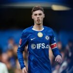 Cole Palmer z Chelsea sleduje súboj FA Cupu s Port Vale
