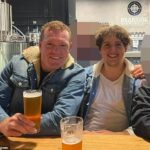 Okresný súd vypočul, ako Justin Leppitsch (vľavo) počas procesu posielal SMS otcovi obete (jeho nevlastný brat Matthew je na obrázku vpravo)