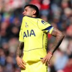 Cristian Romero bol účastníkom nepríjemnej kolízie s Antoninom Kinskym (Owen Humphreys/PA Wire)