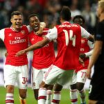 Joe Willock z Arsenalu oslavuje po strelení druhého gólu počas zápasu B-skupiny Európskej ligy UEFA medzi Arsenal FC a Dundalk FC na Emirates Stadium 29. októbra 2020 v Londýne v Spojenom kráľovstve.