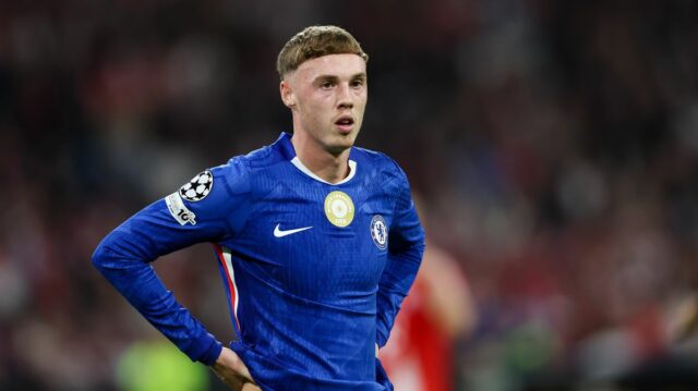 Cole Palmer z FC Chelsea videný počas zápasu Ligy majstrov UEFA 2025/2026 medzi Bayernom a FC Chelsea v Allianz Arene. FINALScore; Bayern 3:1 FC Chelsea