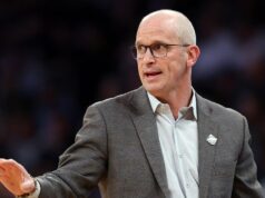 Dan Hurley pripisuje zásluhy manželke za zastavenie technickej chyby UConna po strele Dukea Dan Hurley pripisuje zásluhy manželke za zastavenie technickej chyby UConna po strele Dukea