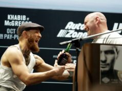 Dana White poskytuje trojslovnú aktualizáciu Conora McGregora, keď sa blíži cieľový dátum Conor McGregor (vľavo) s Danou Whiteovou v roku 2018 (Getty)