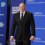 Šéf UFC Dana White vyvolal zúrivosť po bizarnej reakcii na streľbu na večeri korešpondentov Bieleho domu v sobotu večer.