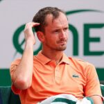 Daniil Medvedev dostal pokutu 7000 dolárov za rozbitie rakety na turnaji Monte Carlo Masters