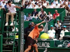 Daniil Medvedev po prehre 6:0 a 6:0 porušil kódex po raketovom hneve Daniil Medvedev po prehre 6:0 a 6:0 porušil kódex po raketovom hneve