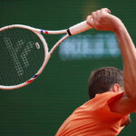Daniil Medvedev rozbil raketu po historickom dvojitom bageli v Monte Carle