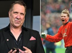 David Seaman vzdáva srdcervúci hold Alexovi Manningerovi po smrti bývalého brankára Arsenalu Bývalý brankár Arsenalu Alex Manninger, ktorý zomrel pri dopravnej nehode vo veku 48 rokov, oznámil rakúsky futbalový zväz.