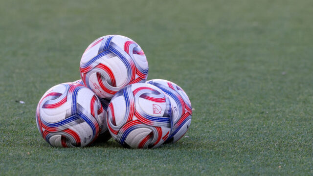 Defenzívne duo sa vracia na tréning Manchestru United pred zápasom s Brentfordom
