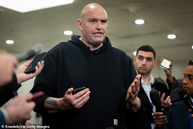 Demokratický senátor varuje pred teroristickou hrozbou v návrhu NFL uprostred Demokratický senátor John Fetterman vyjadril svoje obavy z tohtoročného draftu NFL