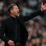 Diego Simeone, hlavný tréner Atletica de Madrid, reaguje počas zápasu La Liga EA Sports medzi Real Madrid CF a Atletico de Madrid na Estadio Santiago Bernabeu 22. marca 2026 v Madride.
