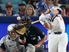 Dodgers fan rails proti org pre vydanie papierových lístkov Dodgers fan rails proti org pre vydanie papierových lístkov