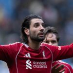 Dominik Szoboszlai z Liverpoolu reaguje na burcujúcich fanúšikov