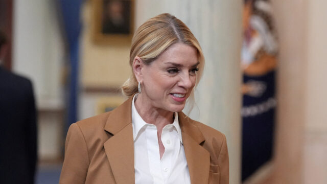 Donald Trump odvolal vernú generálnu prokurátorku Pam Bondi | donald Trump
