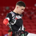 Kai Rooney z Manchestru United sa zahrieva počas štvrťfinále Fa Youth Cupu medzi Manchester United U18 a Sunderland U18 na Old Trafford 18. marca 2026 v Manchestri v Anglicku.