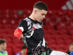 Dôvod, prečo Kai Rooney nehrá za Man Utd v mládežníckom zápase – „Život sa nemôže zhoršiť“ Kai Rooney z Manchestru United sa zahrieva počas štvrťfinále Fa Youth Cupu medzi Manchester United U18 a Sunderland U18 na Old Trafford 18. marca 2026 v Manchestri v Anglicku.
