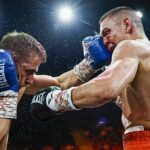 Tim Tszyu (vpravo) prekonal hlbokú reznú ranu pod ľavým okom a v nedeľu ľahko získal jednohlasné bodové víťazstvo nad Denisom Nurjom (vľavo)