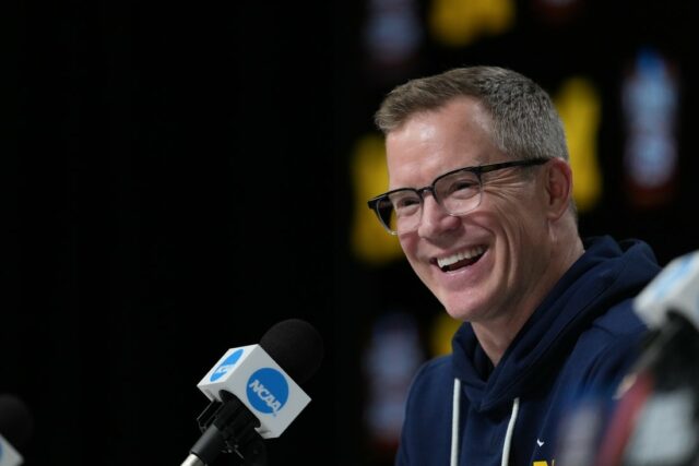 Dusty May informuje predstaviteľov Michiganu o úmysle zostať na mieste Basketbal NCAA: Záverečná tlačová konferencia v Michigane