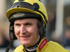 Džokejovi, ktorého matka sa pokúsila nájsť jeho priateľku v televízii, zlomí srdce Grand National Tom Bellamy