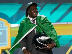 Eagles si vybrali úžasného 6-stopového a 306-librového draftového športovca NFL, ktorý NIKDY nehral futbal Eagles zaútočili na obranný zákrok, ktorý nikdy nehral futbal v drafte NFL