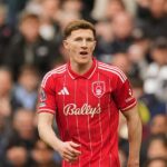Elliot Anderson vylúčil zo súboja Nottingham Forest s Portom po tragickej smrti svojej matky