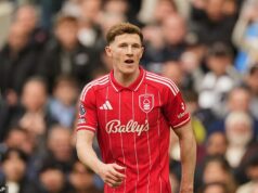 Elliot Anderson vylúčil zo súboja Nottingham Forest s Portom po tragickej smrti svojej matky Elliot Anderson vylúčil zo súboja Nottingham Forest s Portom po tragickej smrti svojej matky