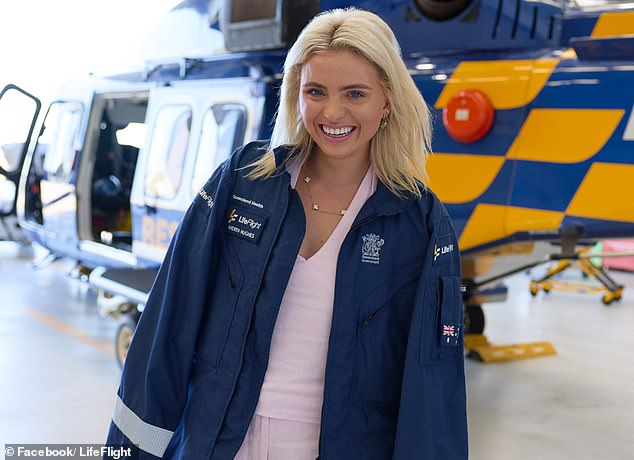 Emocionálne stretnutie austrálskeho plaveckého zlatého dievčaťa Alexy Learyovej s lekármi, Alexa Leary (vyššie) mala v júli 2021 život ohrozujúcu nehodu na bicykli, ktorá mala za následok traumatické poranenie mozgu