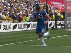 Enzo Fernandez dal jasne najavo pocity Chelsea po skórovaní proti Leedsu United Enzo Fernandez oslavuje gól za Chelsea proti Leedsu United