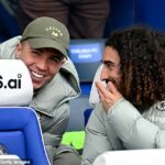 Enzo Fernandez, vľavo, začal klub uložený dvojzápasový trest, keď Chelsea hostila Port Vale