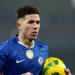 Enzo Fernandez sa ospravedlnil, ale vynechá zápas Manchestru City, hovorí šéf Chelsea Liam Rosenior
