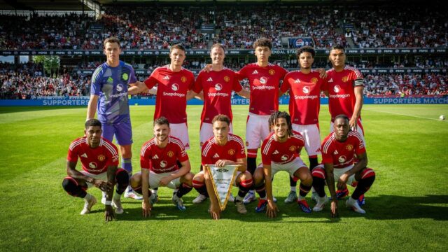 Tím Manchester United