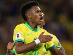 Estevao by mohol byť prekvapením brazílskych majstrovstiev sveta – Davide Ancelotti Davide Ancelotti, asistent manažéra Realu Madrid, hovorí s Carlom Ancelottim, manažérom Realu Madrid