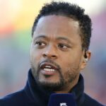 Evra hovorí, že odborník z Arsenalu by nemal byť v televízii po komentároch Man Utd