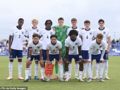 FA musí vyriešiť vážny problém po tom, čo sa tím s Maxom Dowmanom a Rio Ngumohom stal poslednou skupinou mladých hviezd, ktoré zaostávajú za Anglicko. Anglickému mládežníckemu tímu s Maxom Dowmanom (vpravo dole) sa nepodarilo prebojovať na Euro do 19 rokov