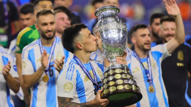 FA zamietla odvolanie Lisandra Martineza
